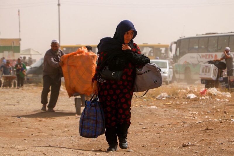 கெடு முடிந்ததால் லட்சக்கணக்கான ஆப்கானியர்கள் ஈரானில் இருந்து விரட்டியடிப்பு!