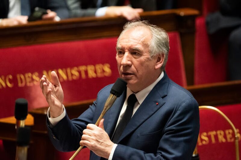 வரலாறு காணாத நிதிப் பற்றாக்குறை! வெடித்தது மக்கள் போராட்டம்!