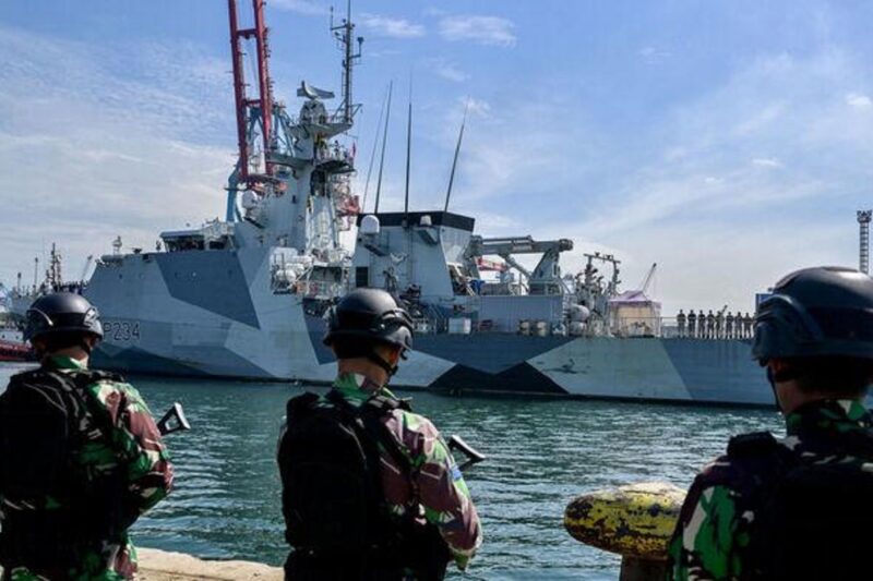 ஈரான் முடிந்து வட கொரியாவோடு சொறியும் அமெரிக்கா- கூடவே பிரிட்டனையும் சேர்த்தது !