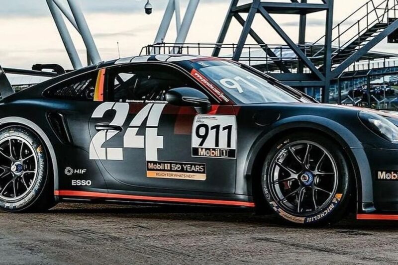 அஜித்குமாரின் புதிய ரேஸிங் கார் – விலை கேட்டு தலைசுற்றிய ரசிகர்கள்!