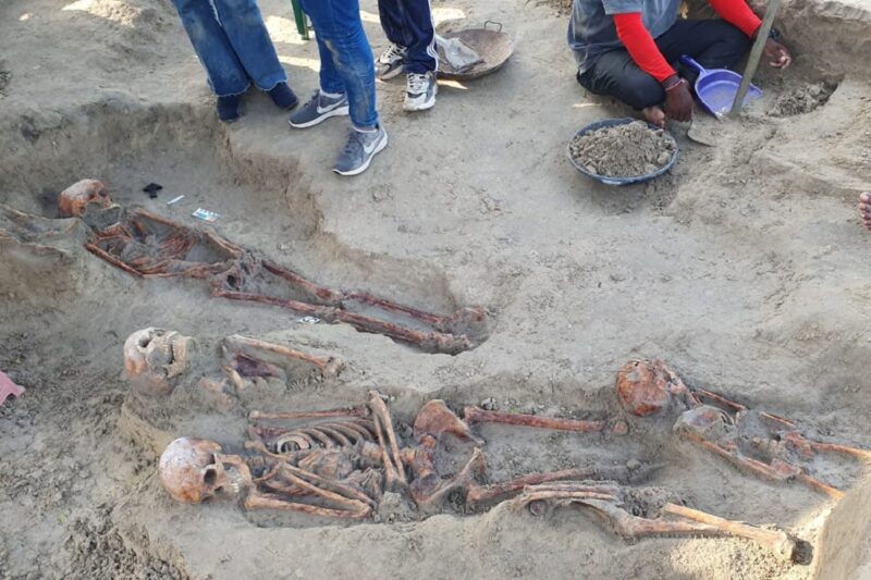 செம்மணி புதை குழியில் 40 மனித எச்சங்கள் இன்னும் தோண்டப்பட்டு வருகிறது !