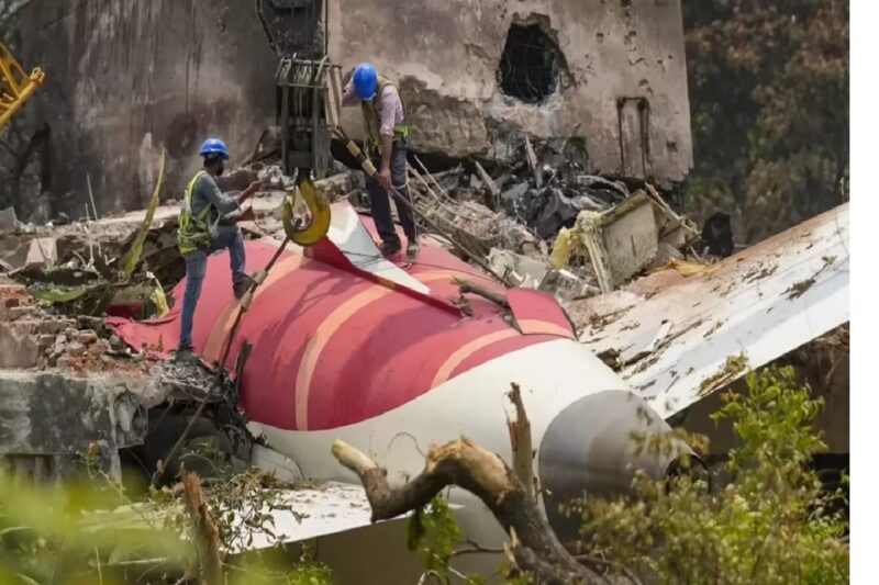 275 உயிர்களைக் குடித்த ஏர் இந்தியாவின் முதற்கட்ட அறிக்கை தாக்கல்!