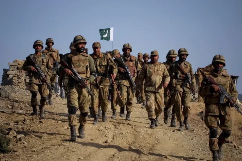 இறந்து போனது இந்திய புலனாய்வு அதிகாரிகளா: 30 பேரை சுட்ட பாக் ராணுவம்