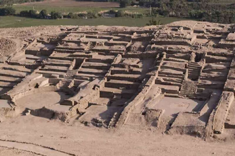 பெரு நாட்டில் 3,500 ஆண்டுகள் பழமையான நகரம் அங்கே என்ன எல்லாம் இருக்கிறது தெரியுமா ?