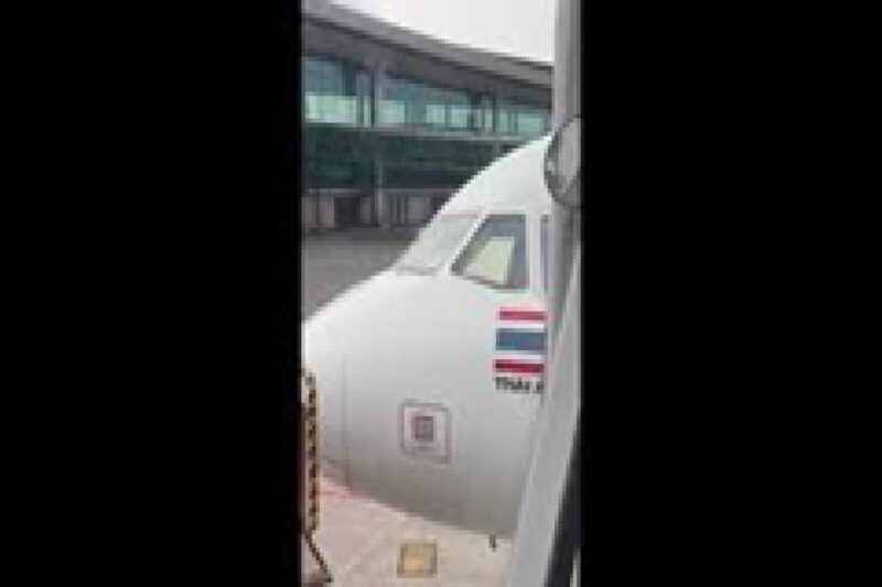 வானத்திலிருந்து நூலிழையில் உயிர் தப்பிய பயணிகள்!