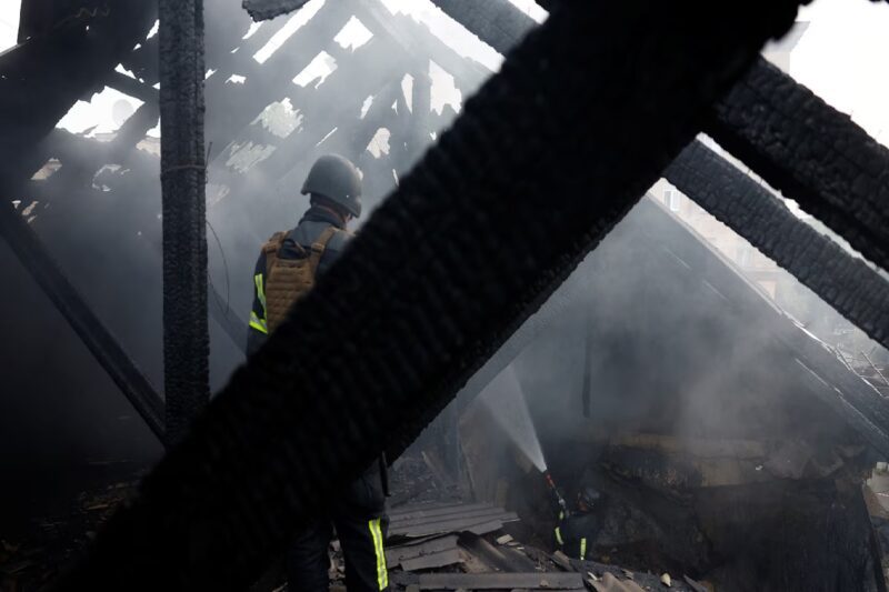 உக்ரைன் மீது ரஷ்யா பயங்கர தாக்குதல்:  பேச்சுவார்த்தைக்கு முன் வெடித்த போர்!