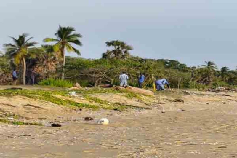 மக்களின் காணிகளை அபகரிக்கிறதா கடற்படை?