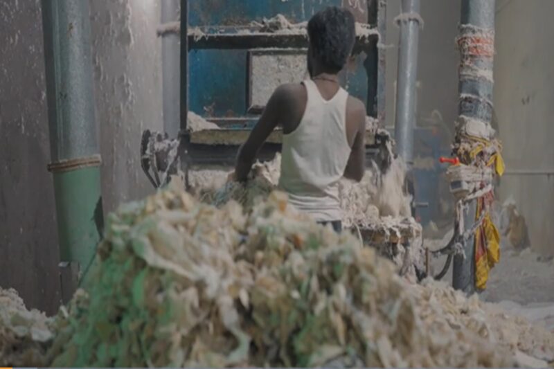 வேகமாக மாறிவரும் Fashion மற்றும் ஜவுளி மறுசுழற்சியின் இருண்ட பக்கம்