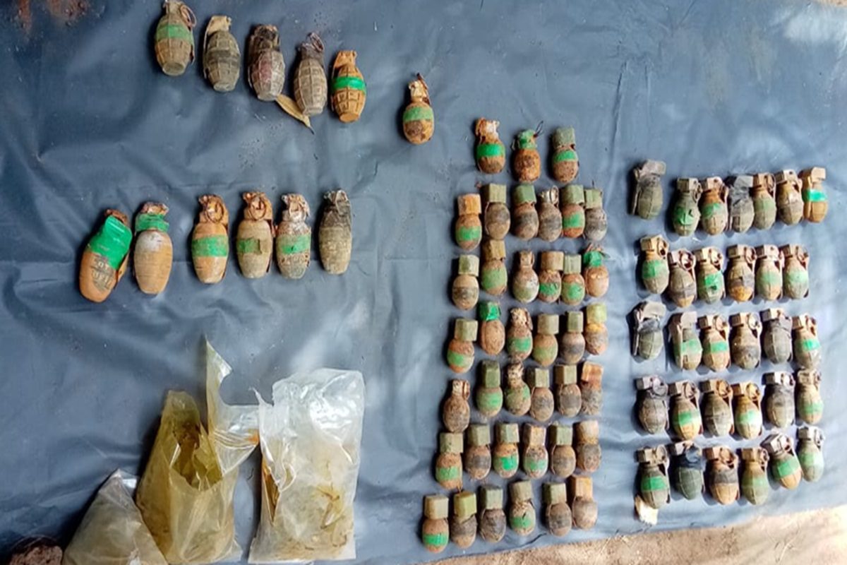 வவுனியாவில் பரபரப்பு: கைக்குண்டுகளுடன் சிக்கிய நபர்!