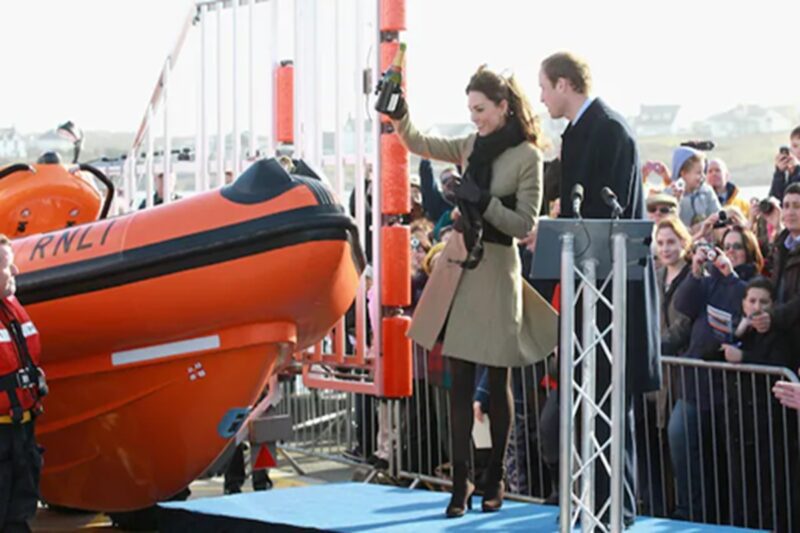 மக்களுக்காக மனம் உருகிய இளவரசர் வில்லியம்!