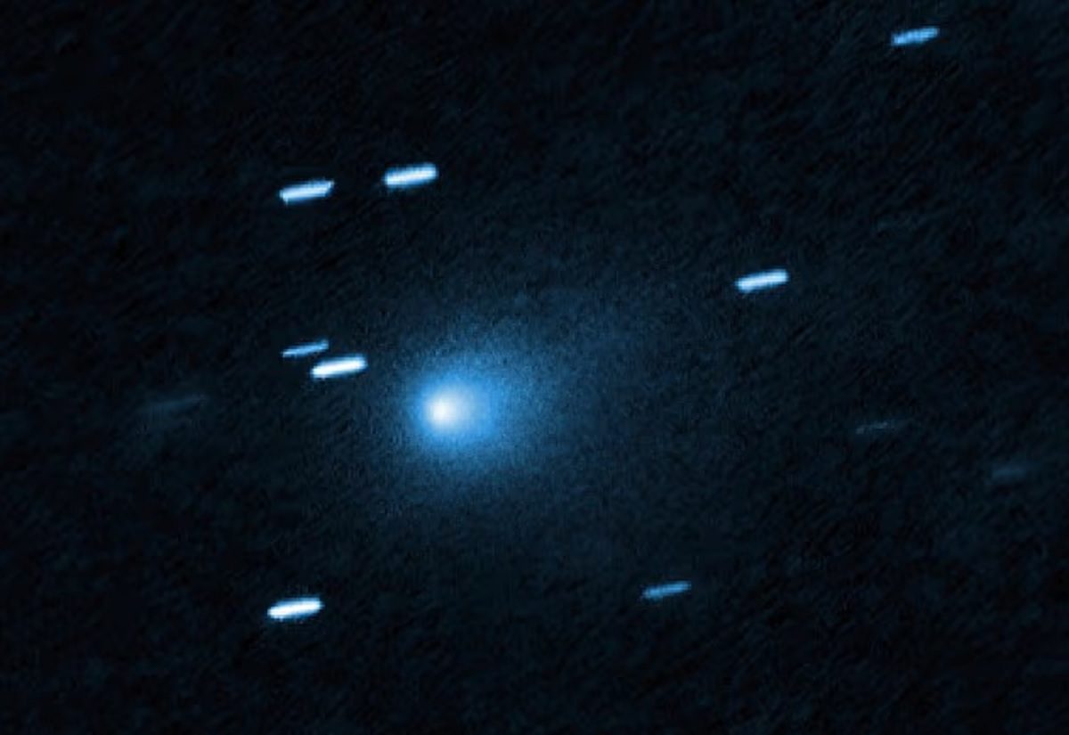 interstellar object produces its own light:பூமியை நோக்கி வரும் இன்டர்- ஸ்டெல்லர் கல்லில் வெளிச்சம் இருப்பது எப்படி ?