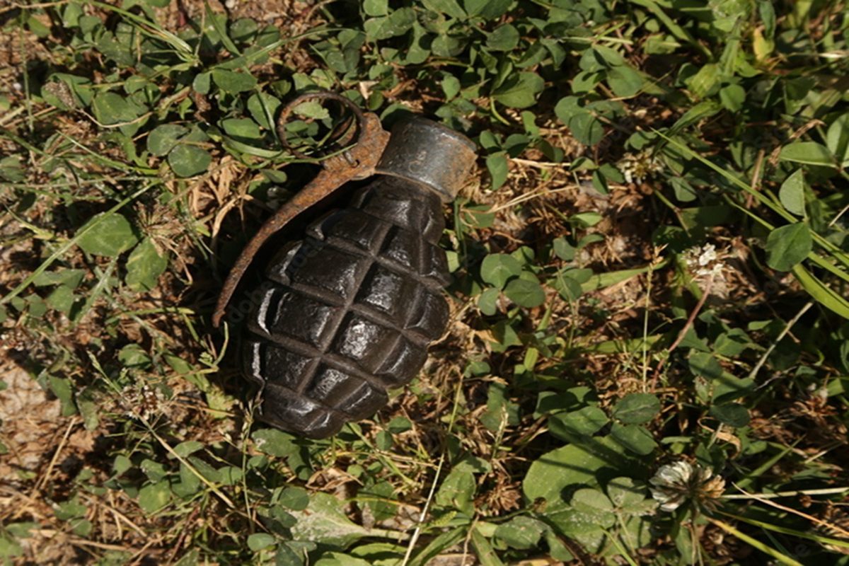 திருக்கோவில் ஆற்றுப் பகுதியில் கைக்குண்டுகள் மீட்பு!