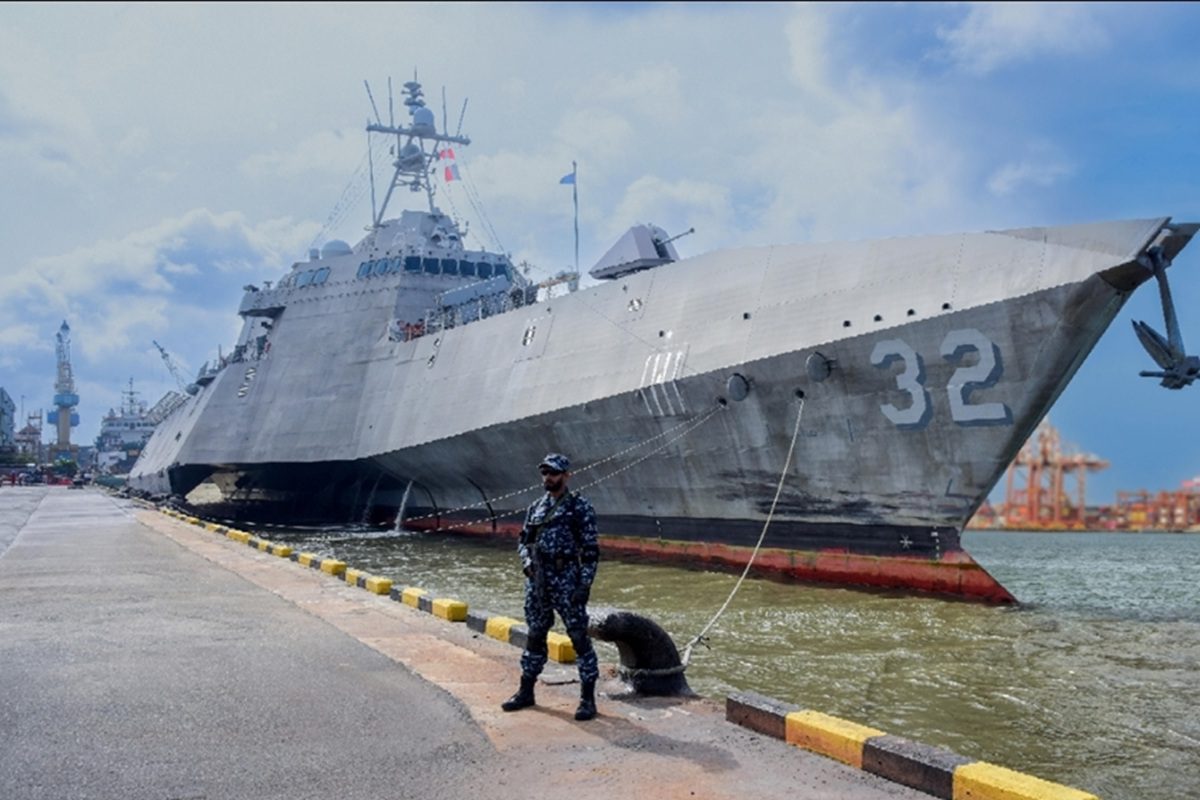 அமெரிக்க கடற்படை கப்பல் ‘USS சாண்டா பார்பரா’ கொழும்பு துறைமுகம் வருகை!