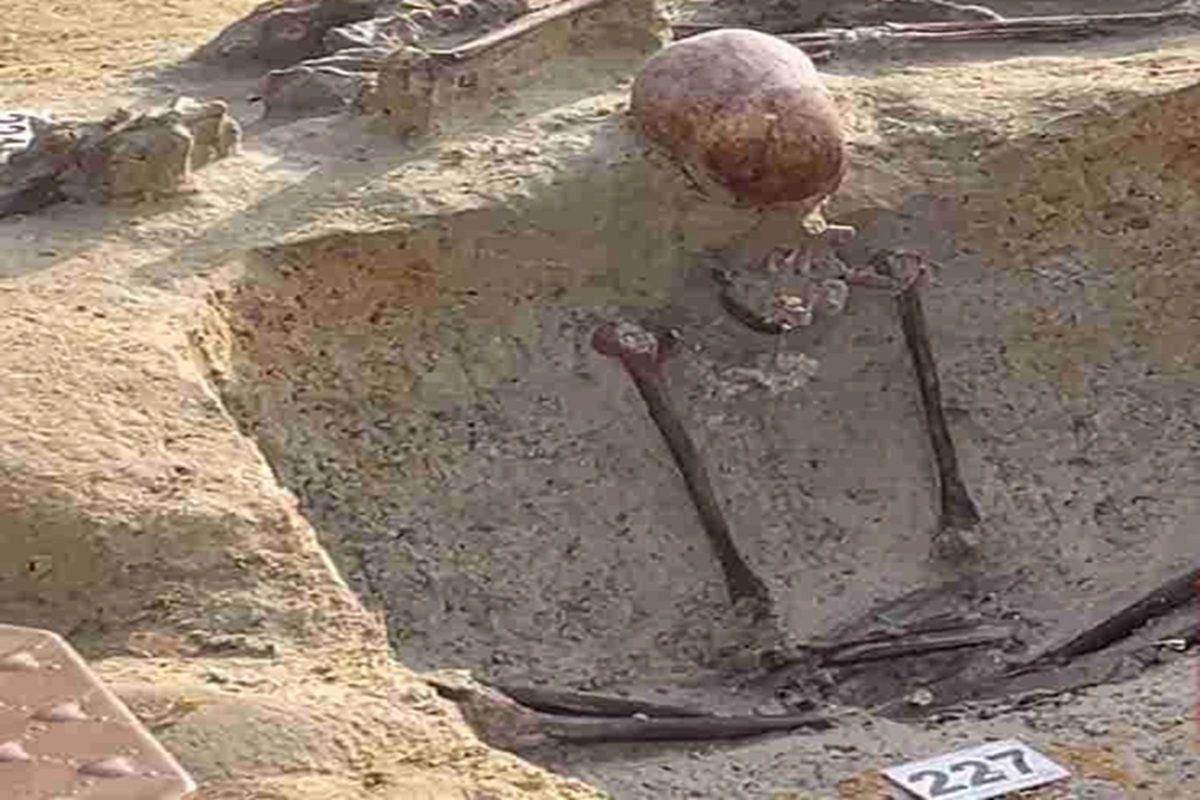 கால் மடித்து அடக்கம் செய்யப்பட்ட எலும்புக்கூடு: செம்மணி மனிதப் புதைகுழியில் மர்மம்!