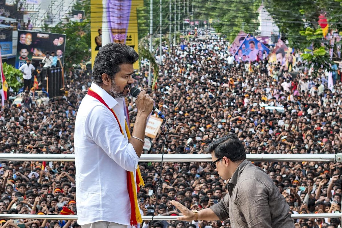 புதுச்சேரியில் விஜய்யின் ‘ரோடு ஷோ’! – கட்டுக்கடங்காத கூட்டத்துக்கு அனுமதி கிடைக்குமா?