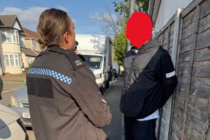 London- KENTONல் மோபைல் போன் பறிக்கும் இலங்கை இளைஞர் திரத்திப் பிடிப்பு