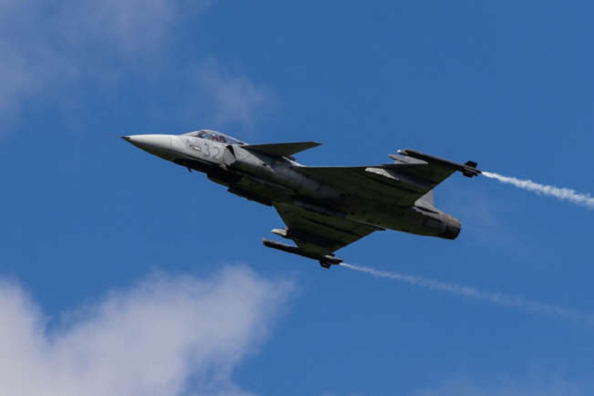 அசுரத்தனமான இந்த விமானம் உக்ரைனுக்கு கிடைக்குமா ? ரஷ்யாவை தாக்க வல்லது !