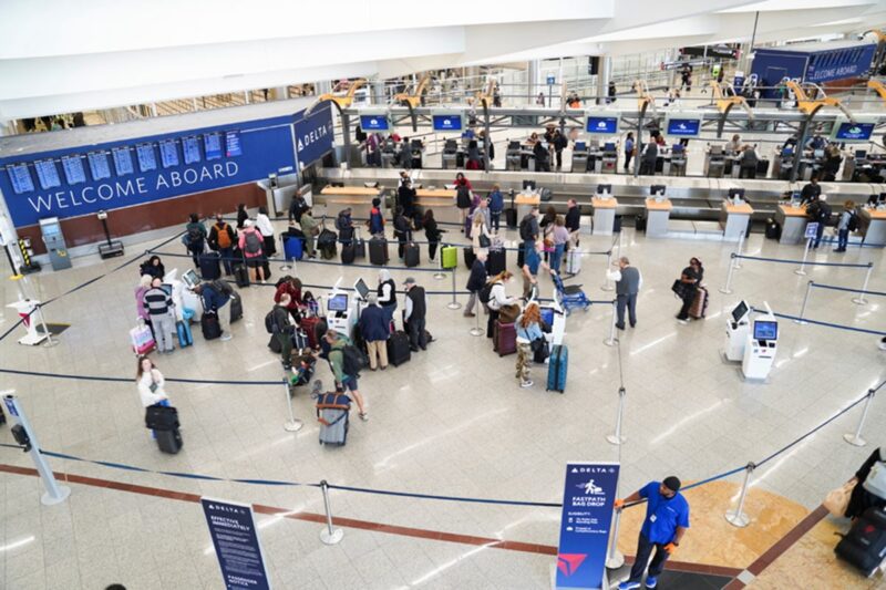 எனது மகன் துப்பாக்கியோடு வந்து சுட போகிறார்: பரபரப்பாக அம்மா பொலிசாருக்கு சொன்னது விடையம் !