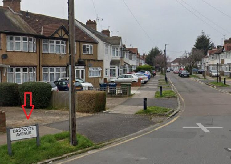 South Harrowவில் கதவை உடைத்து உள்ளே சென்ற நபர்.. 12 பொலிசார் சுற்றிவளைத்த வீடு !