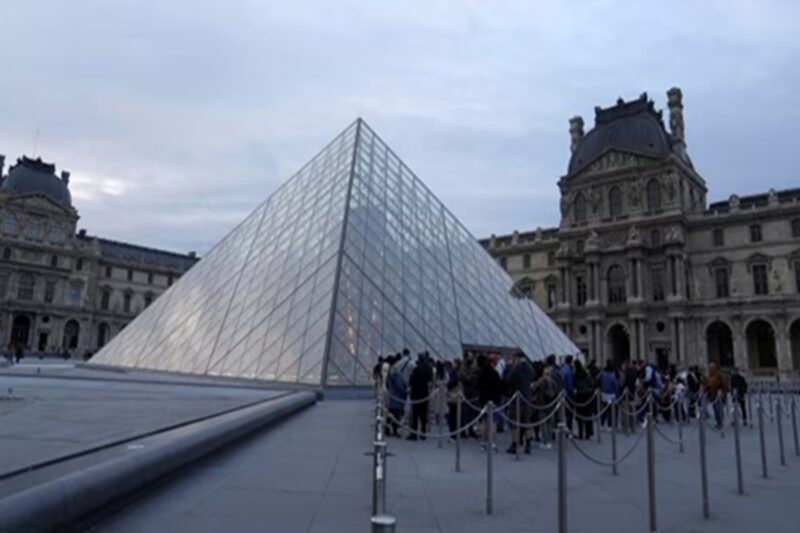 ₹ 850 கோடி பிரெஞ்சு கிரீட நகைகள் நிரந்தரமாக ‘காணாமல்’ போகும் அபாயம்! – நிபுணர்கள் எச்சரிக்கை