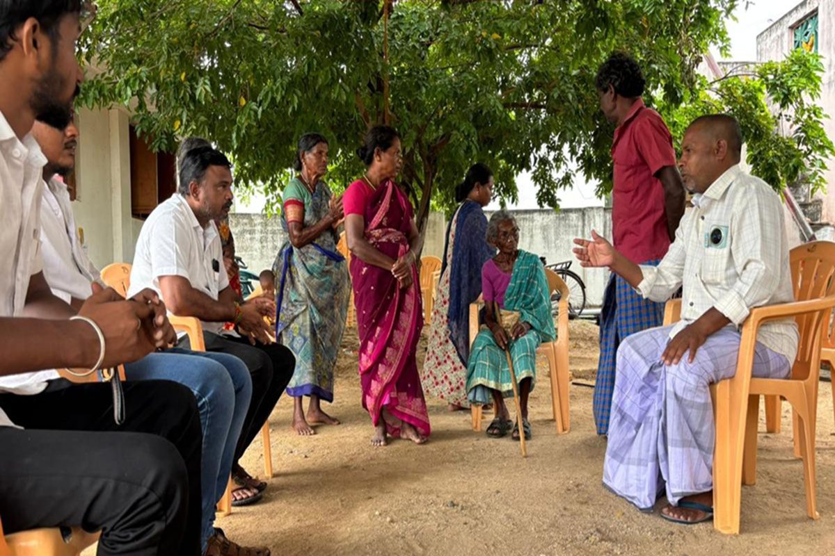 கரூர் சோகம்:  நடிகர் விஜய்யின் உத்தரவால் மரண வீடுகளில் TVK நிர்வாகிகள்!