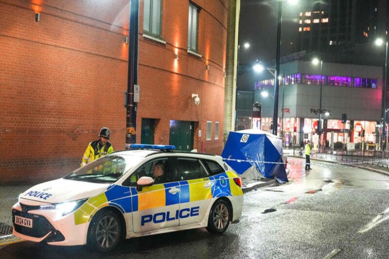 அதிர்ச்சி: 13 வயது பள்ளி மாணவி, பெண்ணை 143 முறை கத்தியால் குத்திக் கொன்றார்