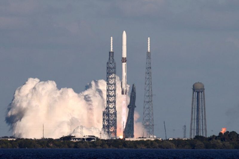 விண்வெளியில் வரலாறு: செவ்வாய்க்குச் செயற்கைக்கோள் அனுப்பிய பெசோஸ்!