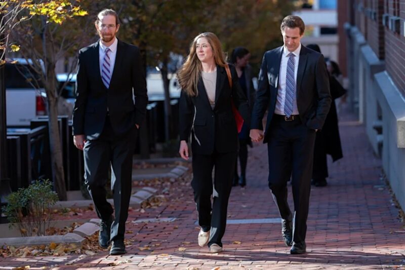 அமெரிக்க அரசியலில் பரபரப்பு: நீதிபதியின் தீர்ப்புக்காகக் காத்திருக்கும் தேசம்!