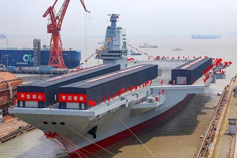 உலகிற்கு மிரட்டல்: அமெரிக்காவுக்குச் சவால்விடும் சீனாவின் அதிநவீன ‘புஜியன்’!