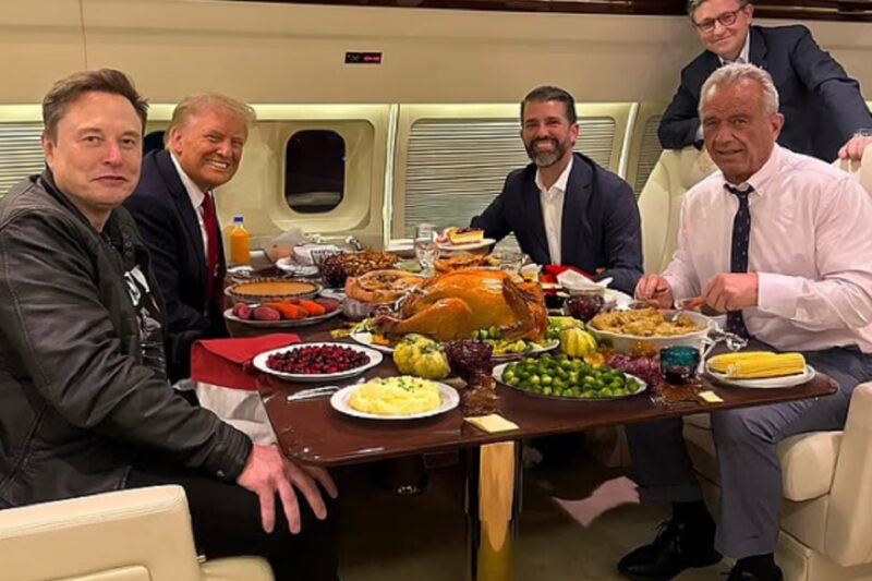 அதிபர் டிரம்ப்பை மறைமுகமாகச் சீண்டும் விதமாக ஒரு புகைப்படம் அது தான் இதுவா ?