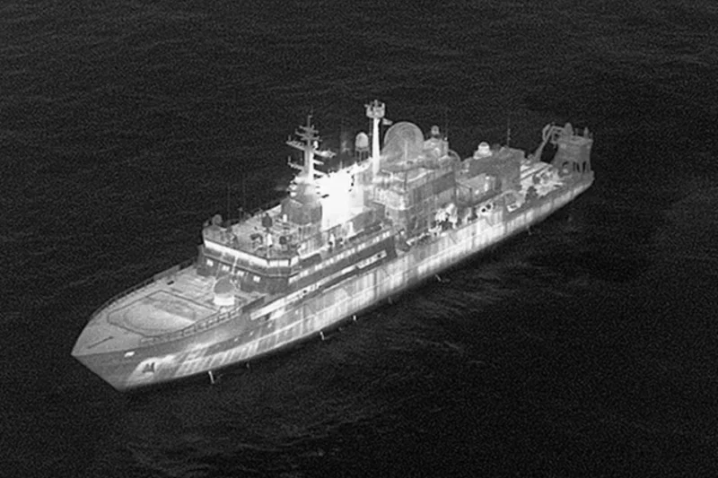 அத்துமீறிய ரஷ்ய உளவு கப்பல்: பிரிட்டிஷ் விமானிகள் மீது லேசர் தாக்குதல்! – போர் பதற்றம் அதிகரிப்பு