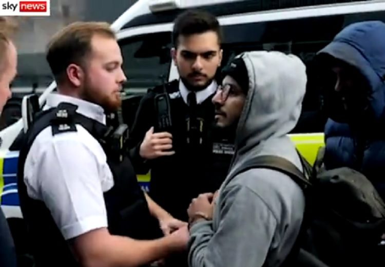 பாலியல் குற்றவாளியை தடுமாற்றத்தில் விடுதலை செய்த லண்டன் பொலிசார் !