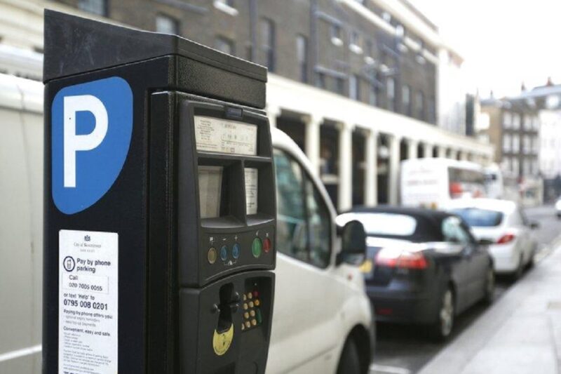 பாக்கிங் மீட்டரை திறந்து சில்லறைகளை எடுத்து 1 Million சம்பாதித்த கவுன்சில் நபர் !