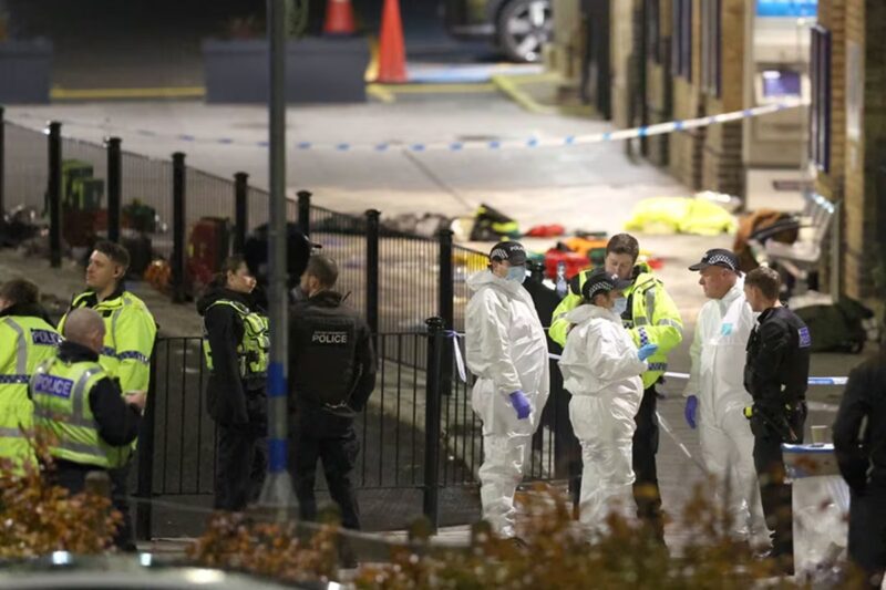 ரயிலில் கத்திக்குத்துத் தாக்குதல்: இரு பிரிட்டன் நாட்டவர்கள் கைது!