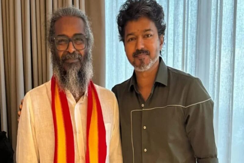 பிரபல யூடியூபரும் பத்திரிகையாளருமான பெலிக்ஸ் ஜெரால்டு விஜய்யை நேரில் சந்தித்து அக்கட்சியில் இணைந்தார்.